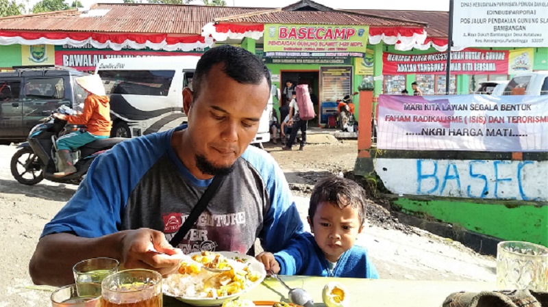 Sarapan, kewajiban sebelum beraktivitas. Ini penting dan kami biasakan kepada anak