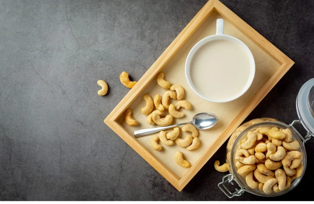 Plantiq cashew milk dengan matcha 