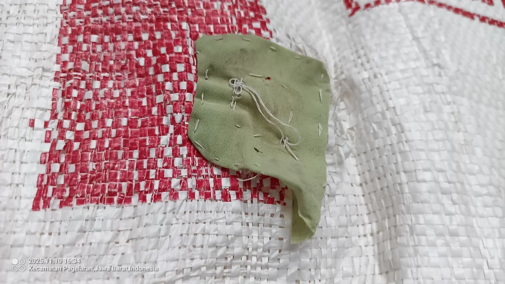 Seni menjahit karung