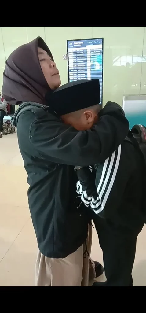 Berusaha tegar di depan anak