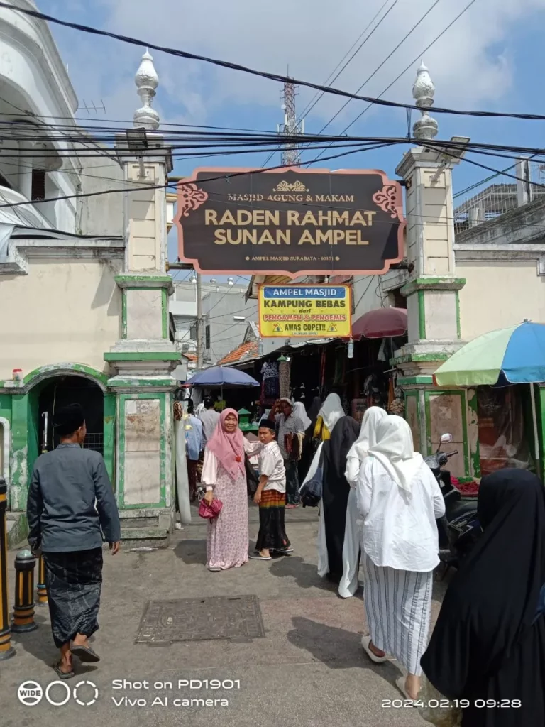 Pasar Raden Rahmat Sunan Ampel Surabaya 