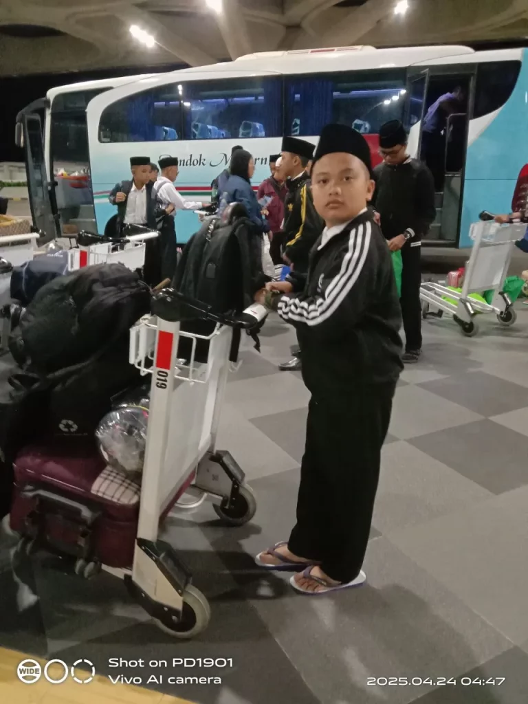 Semoga betah mondok nya, sehat selamat sampai tiba waktunya